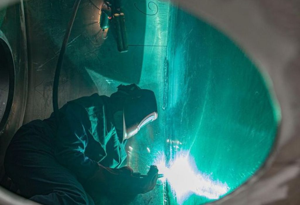 What Are the Risks of Underwater Welding? Expert View 3 Environmental Assessment and Monitoring