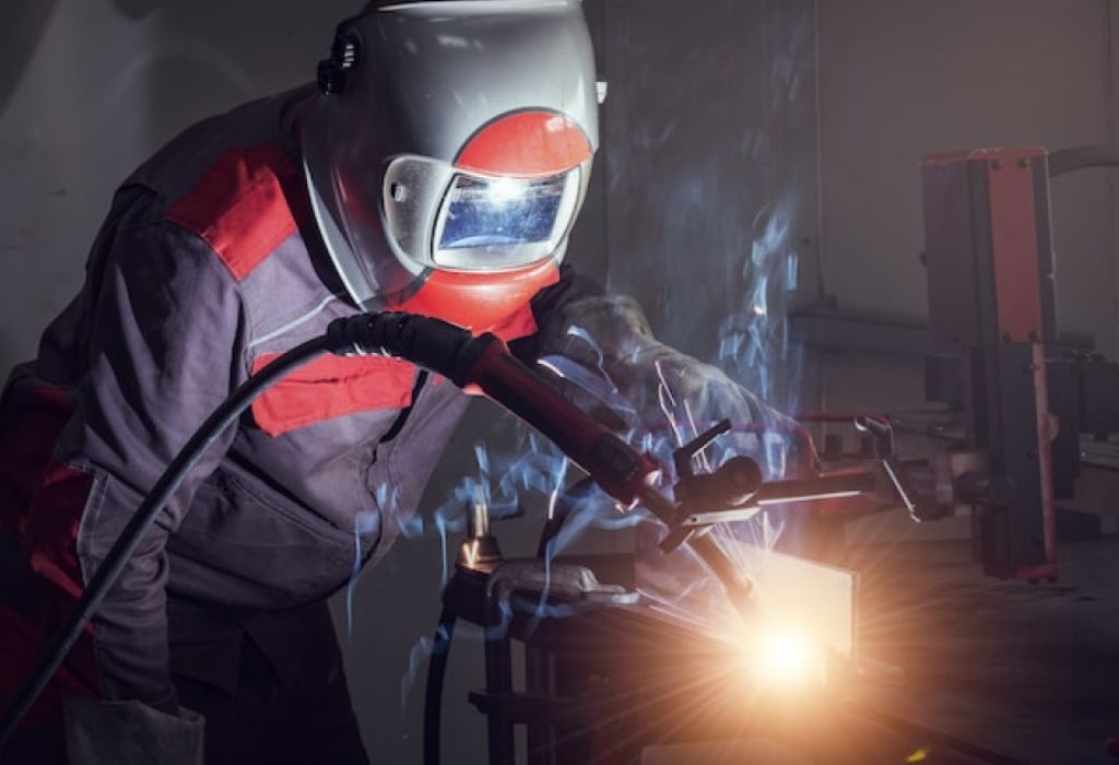 What Is a Passive Welding Helmet? Explained 3 Real-World Use and Tips