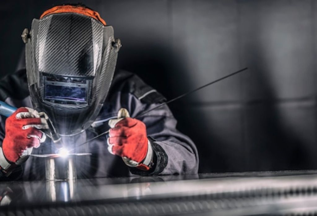 What Is a Passive Welding Helmet? Explained 2 Limitations and Challenges
