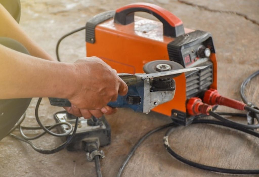 How to Use a Portable Welding Machine for Clean Welds