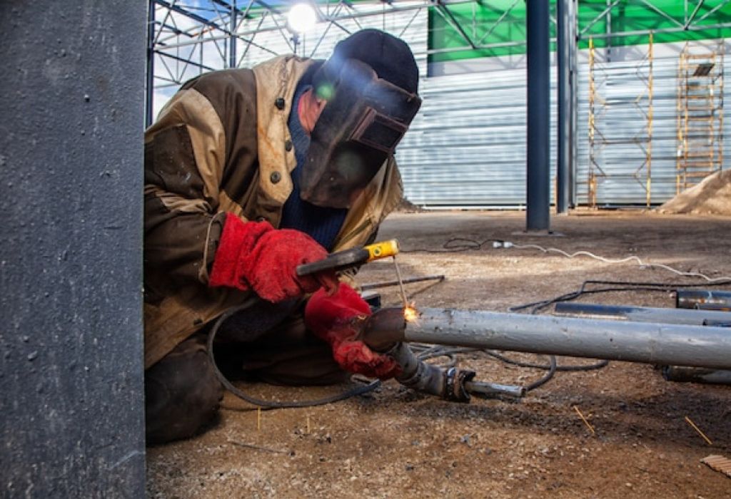 How to Become a Pipefitter Welder in 2025 2 Apprenticeships, Unions, and Contractor Routes