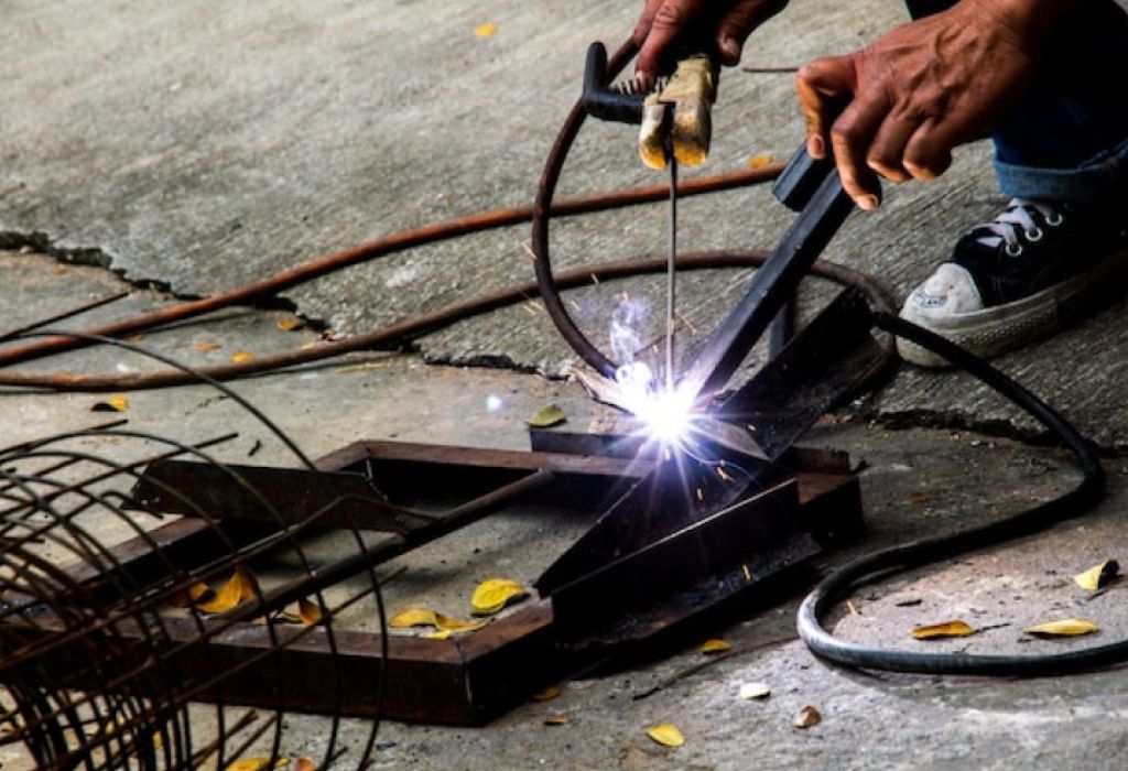 How to Use Arc Welding Machine for Strong Welds 1 What Is Arc Welding (SMAW) & Why It Matters
