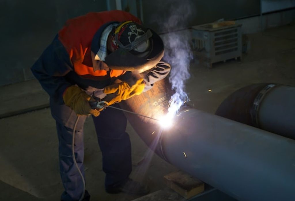 How to Become a Pipeliner Welder in 2025 3 Income, Rates & Lifestyle