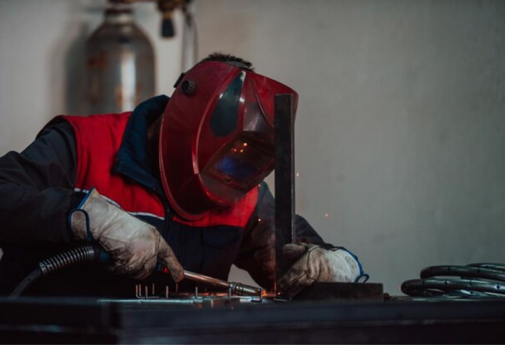 How to Become a Specialized Welder Explained 2 Choosing Your Niche — Finding the Right Specialization