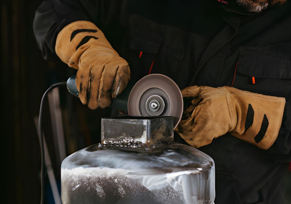 Different Types of Welding Gloves and Their Uses