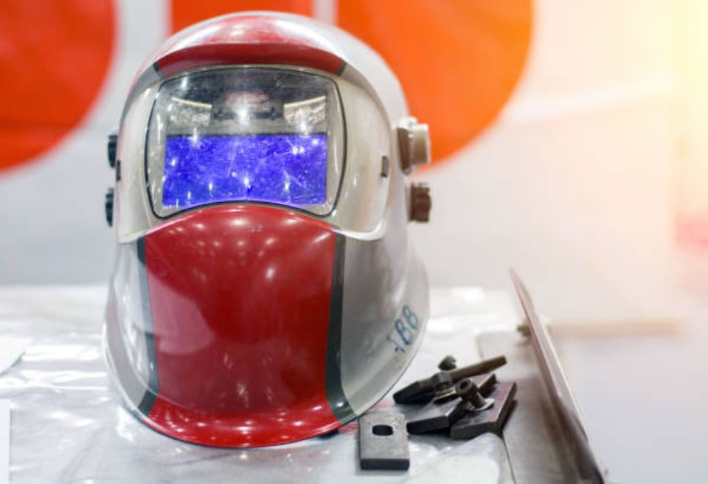 Selecting the Right Welding Helmet for UV Safety