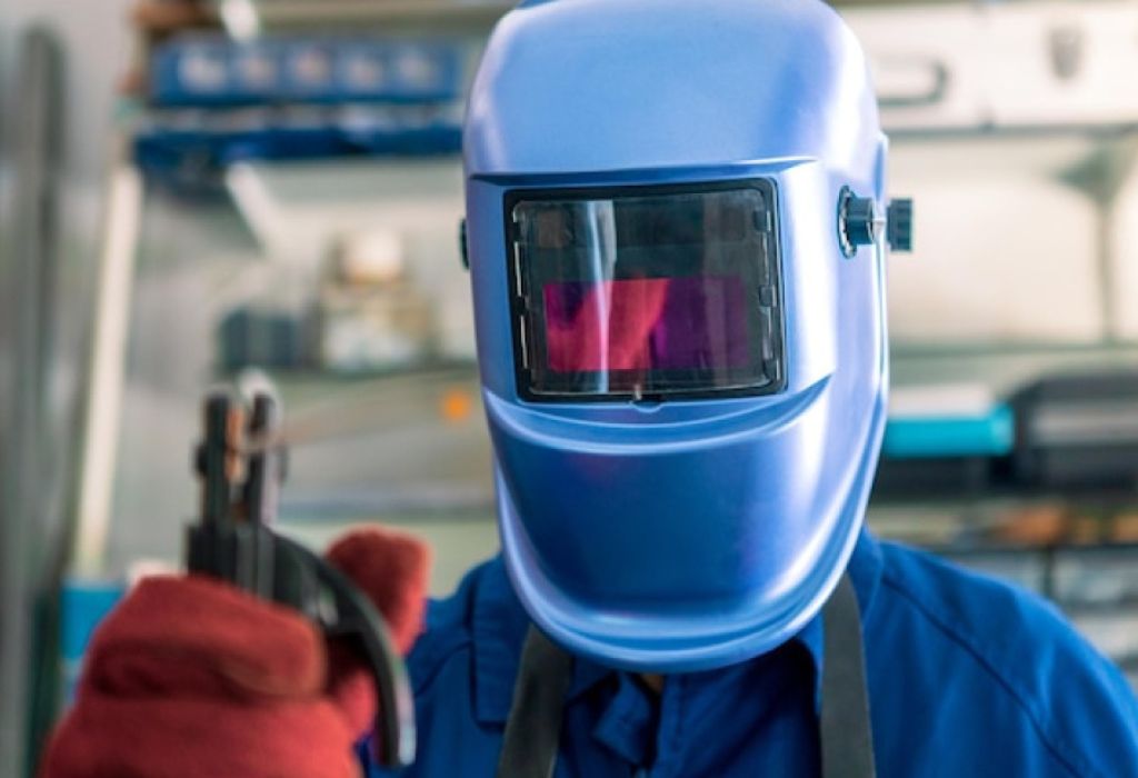 What Is an Automatic Welding Helmet?