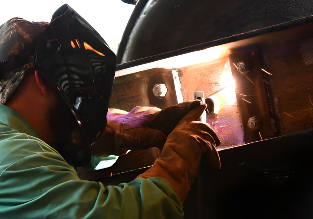 Welding Gloves Definition and Why They Matter 1 Materials Used in Welding Gloves